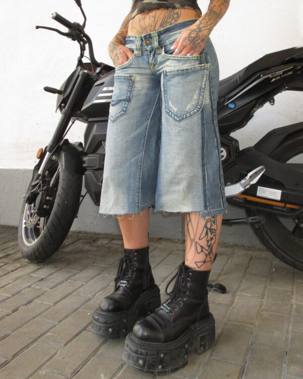 REWORKED Y2K CAPRI JEANS - PIECE 367