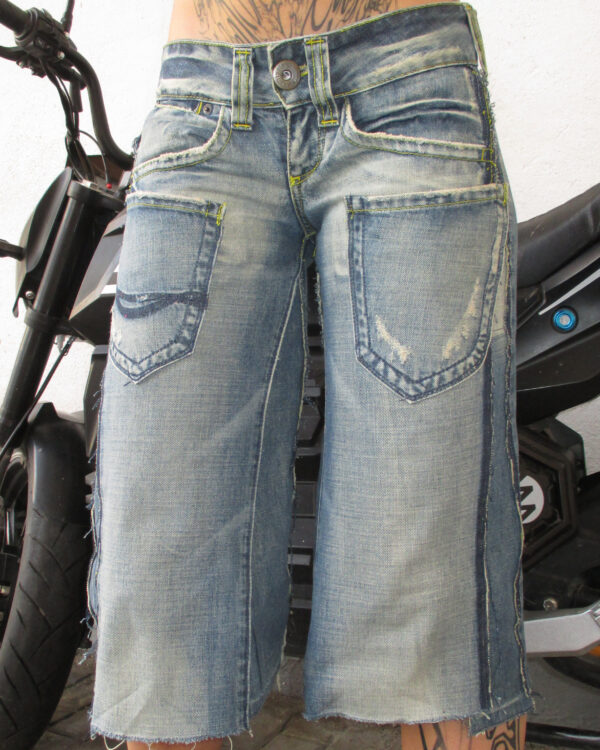 REWORKED Y2K CAPRI JEANS - PIECE 367 - Image 3
