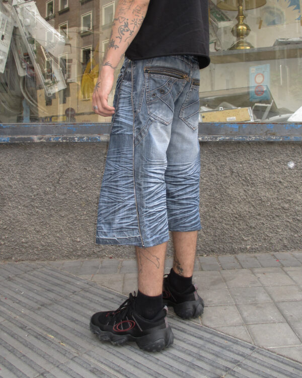 ZIPPERED CAPRI JEANS - PIECE 368 - Image 3