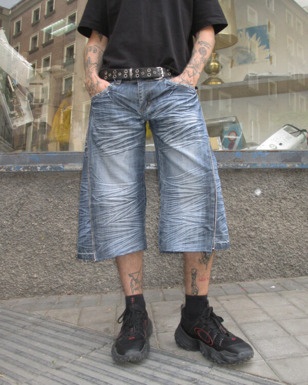 ZIPPERED CAPRI JEANS - PIECE 368 - Image 2