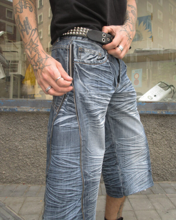 ZIPPERED CAPRI JEANS - PIECE 368