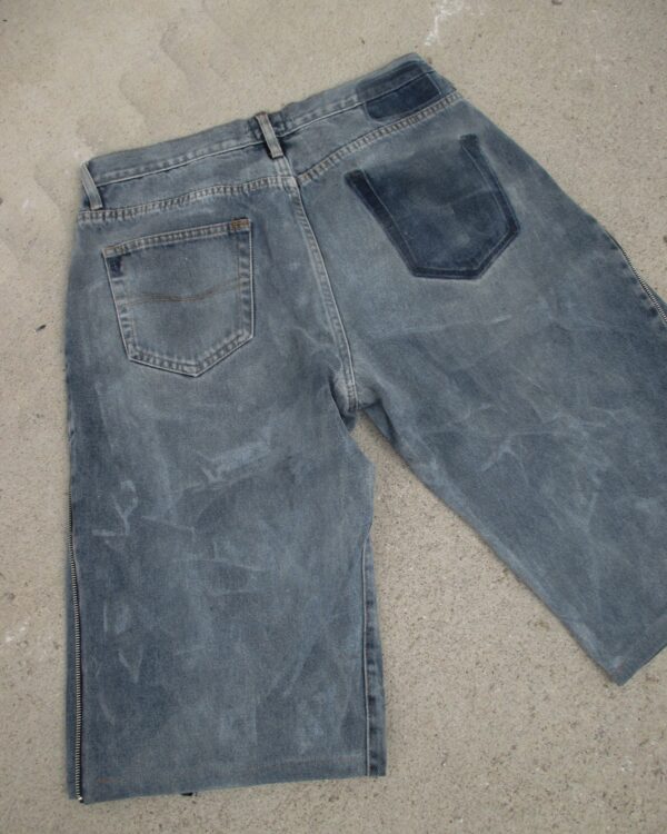 ZIPPERED CAPRI JEANS - PIECE 400 - Image 3