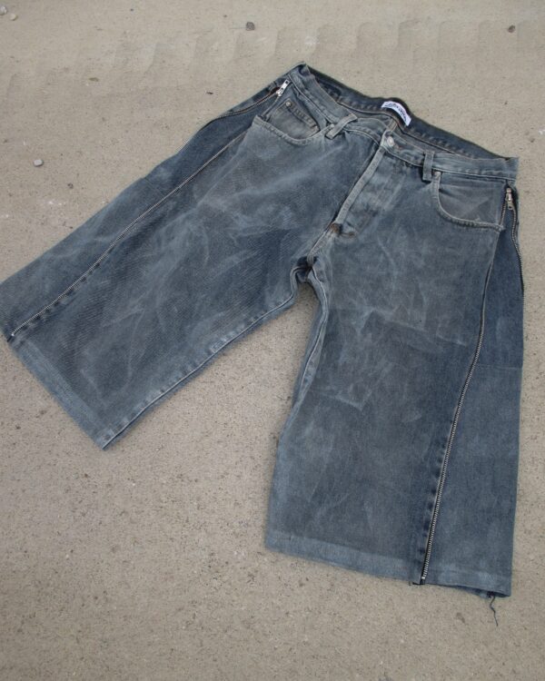 ZIPPERED CAPRI JEANS - PIECE 400